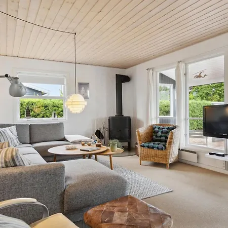 3 Bedroom Stunning In בית נופש Hejls